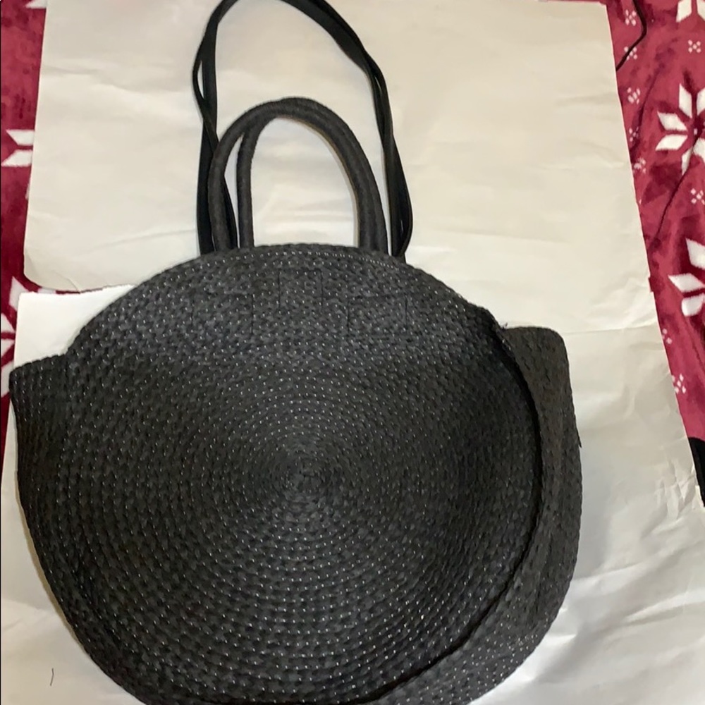 Round wicker purse